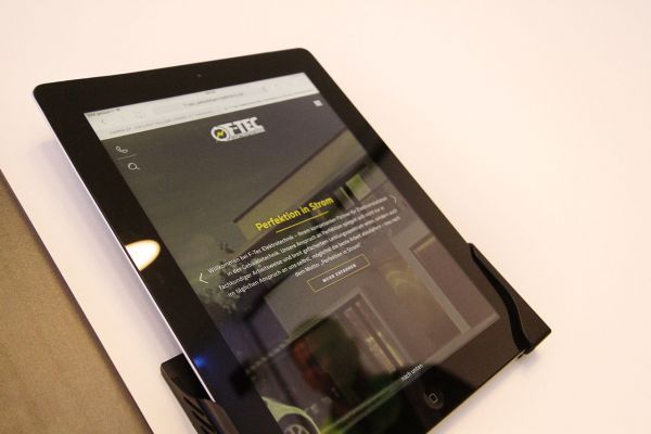 Tablet zur Steuerung der Smart Home Technologie