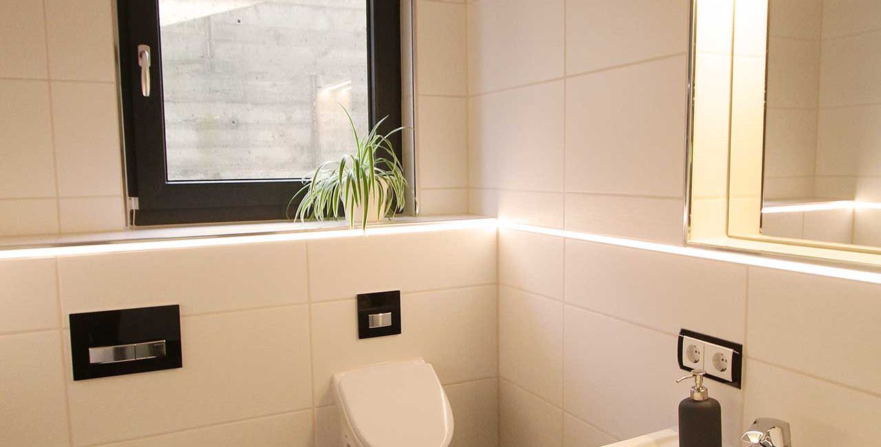 Toilette mit normaler Beleuchtung